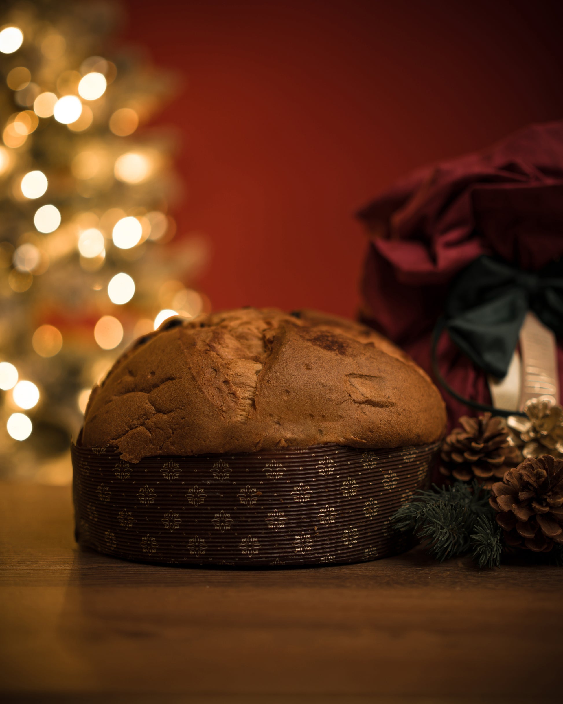 Panettone classico con uvetta e arance candita
